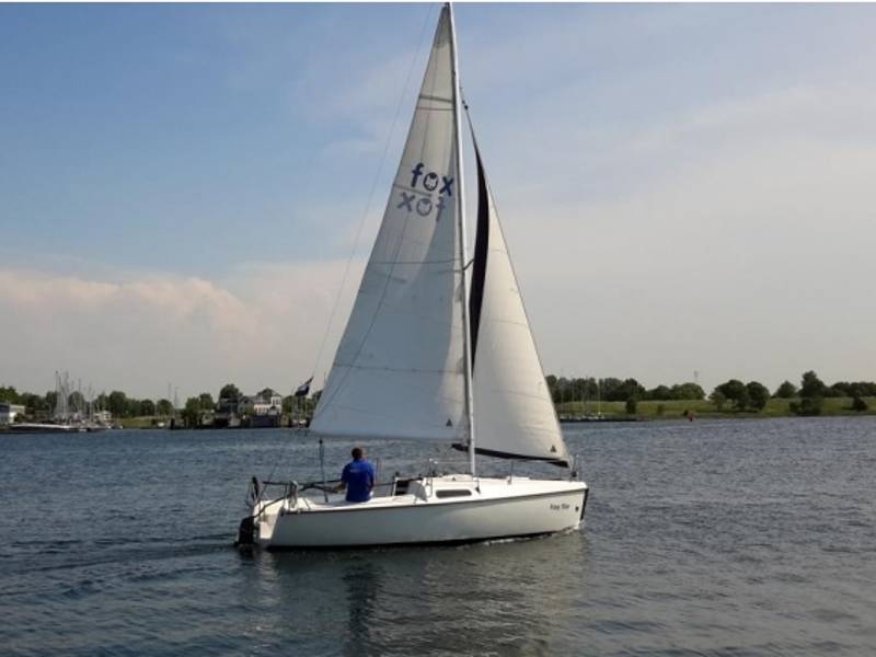snelle kajuitzeilboot zeilboot of sloep huren in sneek snelle kajuitzeilboot zeilboot of sloep huren in sneek